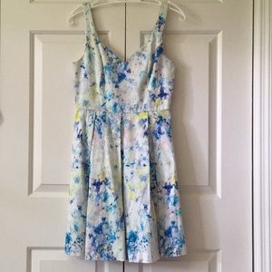 Gorgeous floral dress - size 6 LIKE NEW